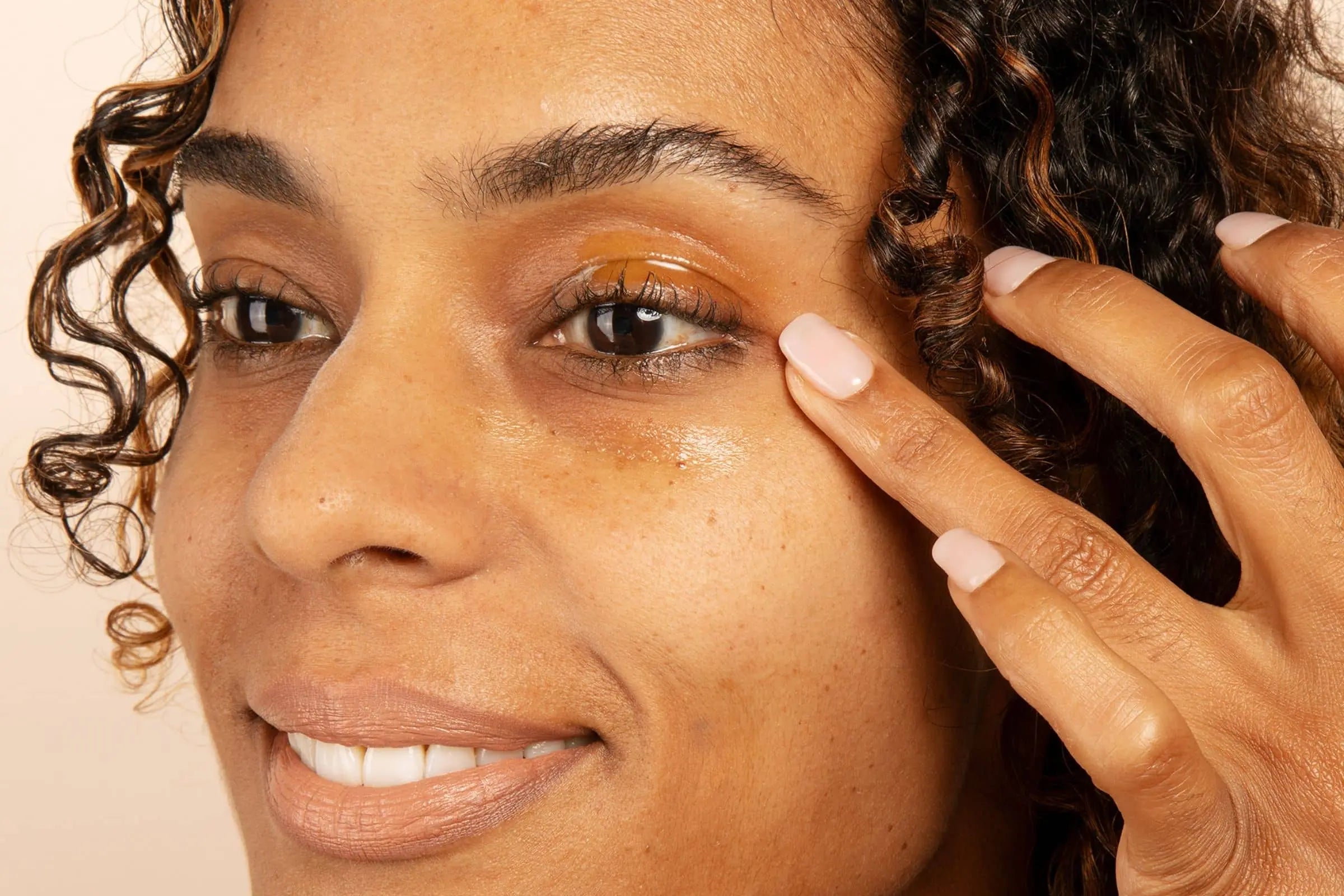 100% Pure Reveal Those Youthful Eyes: The Anti-Aging Benefits of Eye Creams and Masks