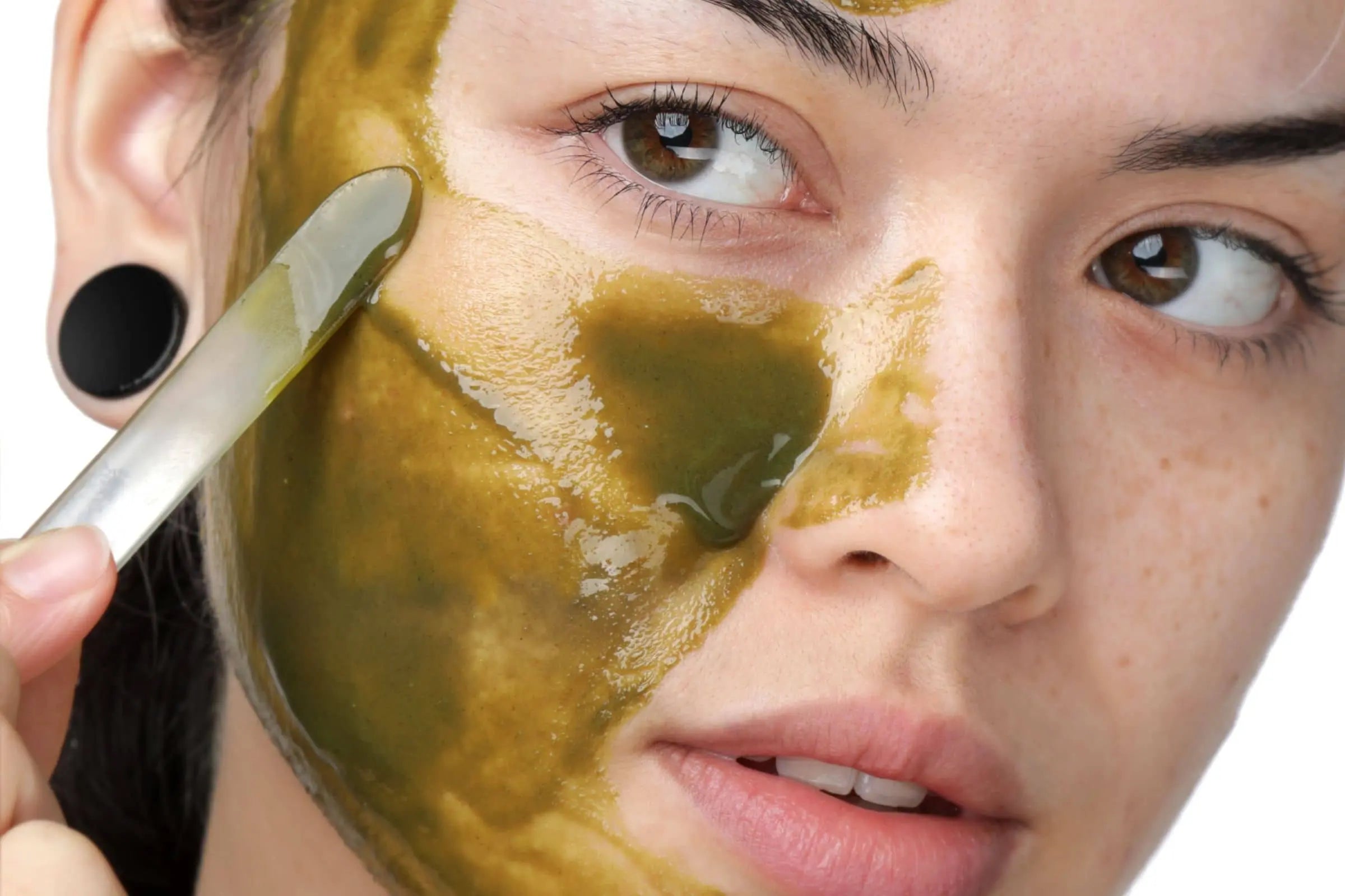 Woman using 100% PURE Tea Tree Deep Detox mask