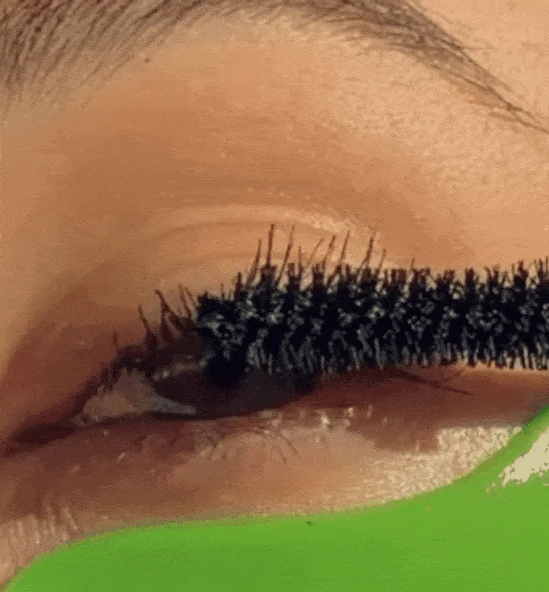 Model applying 100% PURE Mascara