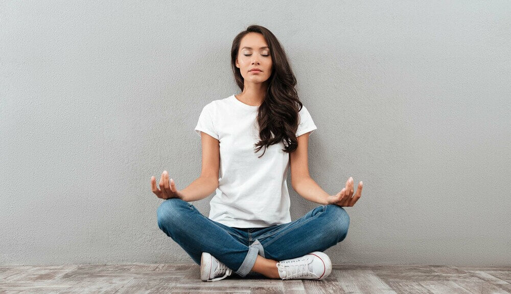 Main_woman meditating